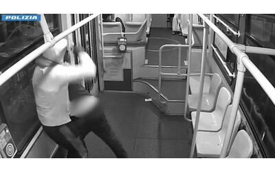 Torino, rapine e aggressioni (anche col taser) da parte di giovani e minorenni: 11 misure cautelari. I video dei pestaggi