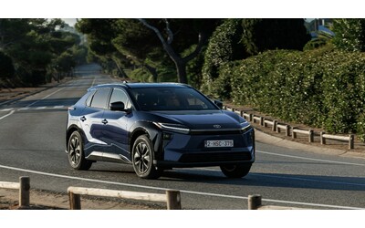 Toyota aggiorna il suv elettrico bZ4X Design incisivo pi potenza e autonomia FOTO