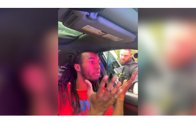 Trascinato fuori dall’auto e preso a pugni: polemiche per il video dell’arresto di un 22enne afroamericano in Florida