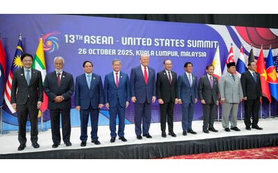 Trump alla cerimonia per il cessate il fuoco tra Thailandia e Cambogia in Malesia: pronti accordi commerciali in funzione anti Cina