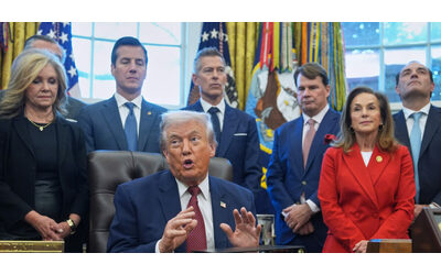 Trump allenta gli standard su emissioni delle auto Le regole di Biden un peso ridicolo E i costruttori festeggiano