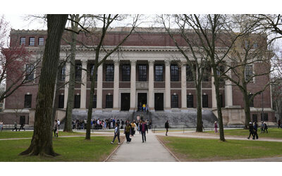 Trump attacca Harvard: “Università da barzelletta. Non merita fondi statali”. Anche la Columbia si oppone al tycoon