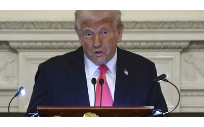 Trump: “Prenderemo la Groenlandia, non escludo l’uso della forza militare”