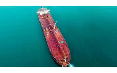 Trump Scorteremo le petroliere nello stretto di Hormuz Macron Coalizione per mettere in sicurezza il traffico marittimo