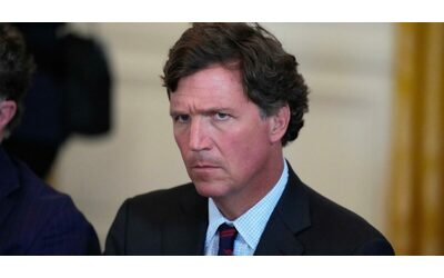 Tucker Carlson l incendiario che spacca il mondo Maga dall odio nascosto per Trump alle accuse di antisemitismo