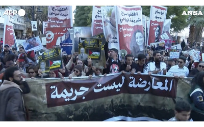 Tunisia protesta contro il governo dopo l arresto di tre attivisti L opposizione non un crimine