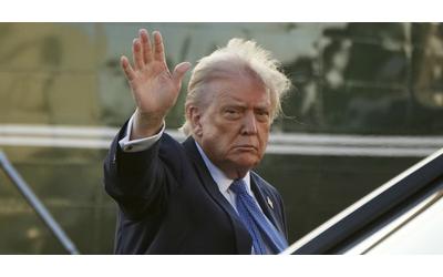 Ucraina, Donald Trump: “La Crimea? Per colpa di Obama resterà alla Russia . Zelensky lo capisce, tutti lo sanno”