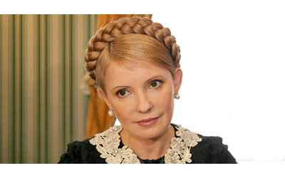 Ucraina, l’ex premier Yulia Tymoshenko indagata per corruzione: “Offrì benefici ad altri deputati in cambio del voto su alcune leggi”