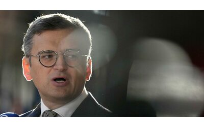 Ucraina, la Russia annuncia: “Avanziamo a Kharkiv”. L’ex ministro Kuleba: “Kiev non recupererà l’integrità territoriale”