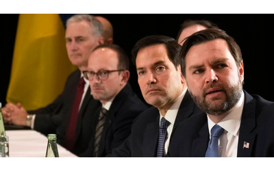 Ucraina, oggi il vertice dei leader Ue a Parigi. Rubio vola in Arabia per i colloqui con Mosca. Uk e Svezia: “Pronti a inviare truppe di pace”