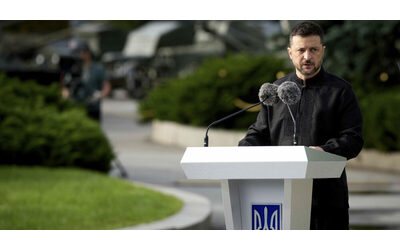 Ucraina, Zelensky allontana l’accordo: “Non cederemo terre all’occupante”. Mosca: “Conquistati altri due villaggi”
