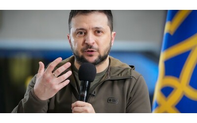 Ucraina, Zelensky domani all’Eliseo da Macron. Kiev: “Colpita base militare russa nel Kursk, uccisi 30 soldati”
