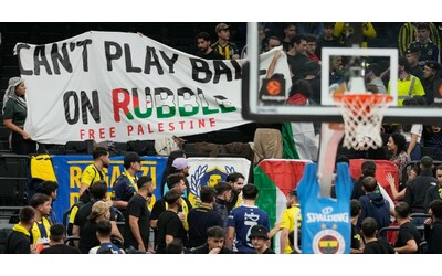 Un anno fa in Olanda si tocc il fondo coi tifosi Virtus Bologna Maccabi non va giocata