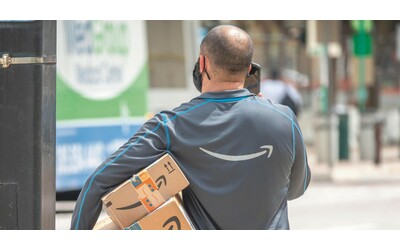 “Un corriere di Amazon si è masturbato nella mia camera da letto. Ero sconvolta. Ho anche scritto a Jeff Bezos”: una donna denuncia l’accaduto