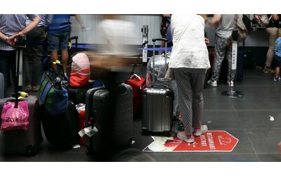 Un guasto tecnico e la nebbia bloccano l aeroporto di Orio al Serio disagi per i passeggeri tra ritardi e voli cancellati
