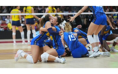 È un’Italvolley eroica: le ragazze di Velasco rimontano, battono il Brasile e volano in finale al Mondiale
