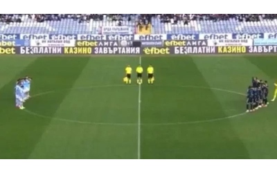 Un minuto di silenzio, ma il calciatore è vivo: l’incredibile gaffe nel campionato bulgaro