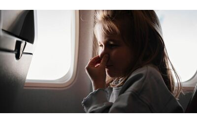 “Un odore disgustoso, vomitevole, di pannolino sporco di cacca”: aereo costretto all’atterraggio di emergenza