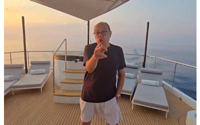 “Un saluto a chi oggi va al ‘Palo della morte'”: Carlo Verdone e gli auguri speciali per Ferragosto