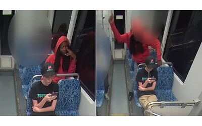 “Un uomo ha estratto un coltello e l’ha aggredita sulla metro fino a ucciderla, mentre si...