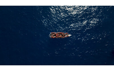 Una barca di migranti si è ribaltata al largo di Lampedusa: si temono “diversi morti”
