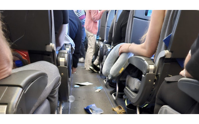 Una turbolenza forte colpisce un volo Scandinavian Airlines: caos e bordo e la drastica decisione di tornare indietro dopo nove ore di viaggio