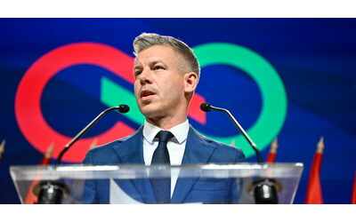 Ungheria, Magyar non è ancora premier e già minaccia i media pubblici: “Da voi propaganda pro Orbán, fermerò i finanziamenti di Stato”