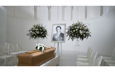 Valentino morto nel sonno non ha sofferto le parole di Giancarlo Giammetti Secondo giorno di camera ardente dello stilista a Roma