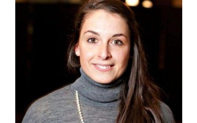 Valeria Solesin la ricercatrice uccisa al Bataclan scrisse Forza ragazze al lavoro La mamma Credeva che su quello le donne dovessero fondare l indipendenza Le borse di studio ne portano avanti l eredit