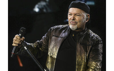 Vasco Rossi: “Al potere c’è una valanga di ignoranza, viviamo un periodo molto buio. Mio padre ha preferito il lager piuttosto che arrendersi al nazifascismo”