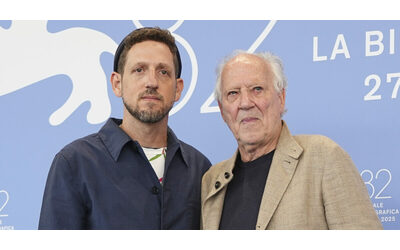 Venezia 2025, “Ghost Elephants” di Herzog si ammoscia come un palloncino bucato: la recensione