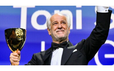 Venezia, i vincitori: il Leone d’oro a Jarmusch. La giuria di Payne incorona Servillo miglior attore, a Rosi il premio speciale
