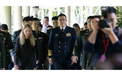 Vertice tra i capi della Difesa di Cina e Usa: è il primo dal 2022. Pechino: “Mai dato armi...