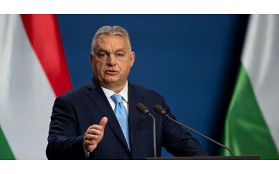 Viktor Orbán vuole vietare i Pride in Ungheria: “Violano i diritti dei bambini”. Riconoscimento facciale per chi partecipa