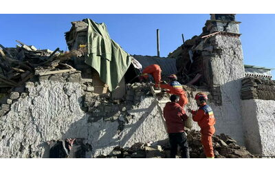 Violento terremoto in Tibet: almeno 53 morti nella scossa di magnitudo 6.8 tra Cina e Nepal, il più forte degli ultimi 5 anni