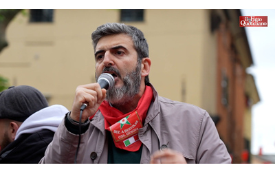 “Violenza di matrice fascista”: presidio per il sindacalista Cgil picchiato a Genova. “Leggi ci sono, non vengono applicate”