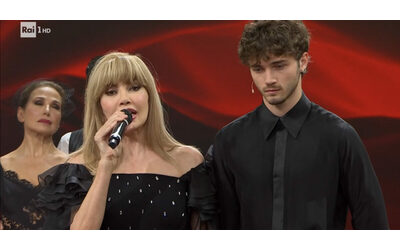 “Vogliamo ancora farti sorridere”: Milly Carlucci commossa per Andrea Delogu, assente a “Ballando con le stelle” per il lutto. Non si sa se tornerà in pista