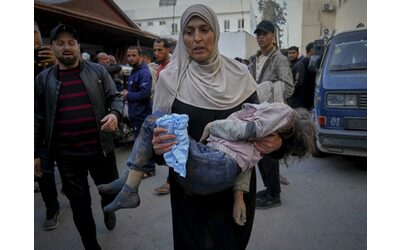 Volantini dell’esercito israeliano su Gaza: “Al mondo non importa nulla se vi facciamo scomparire”