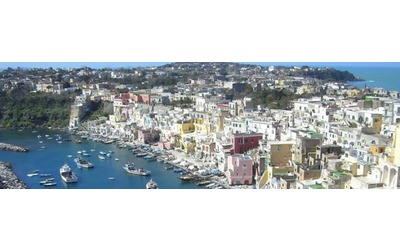 Voleva arrivare a Capri ma finisce a Procida velista svedese di 80 anni perde il controllo della barca Salvato dalla Lega Navale
