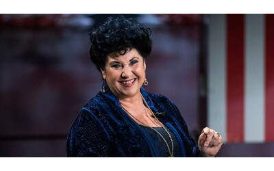 Volevano portarmi in regalo a un produttore credevano avrei fatto di tutto Ma io giravo con una borsetta piena di sassi e la tirai nel posto giusto il racconto di Marisa Laurito