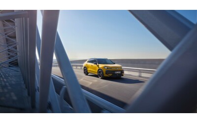 Volkswagen T-Roc 2025, il bestseller si reinventa. Più spazioso, ibrido e high-tech – FOTO