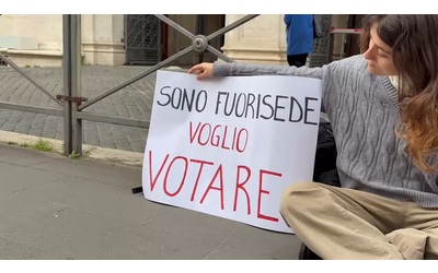 Votare un mio diritto ma posso esercitarlo solo se ho i soldi la protesta di una studentessa fuori dal ministero della Giustizia