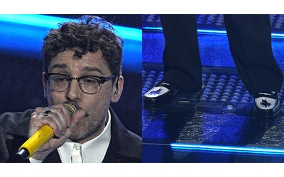 Willie Peyote con le scarpe del Torino a Sanremo. I granata apprezzano: “Direi che sappiamo per chi tifare”