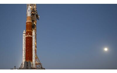 Destino incerto per il razzo SLS: Boeing annuncia il taglio di 400 posti di lavoro