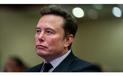 Elon Musk rivendica la proprietà degli account social di InfoWars