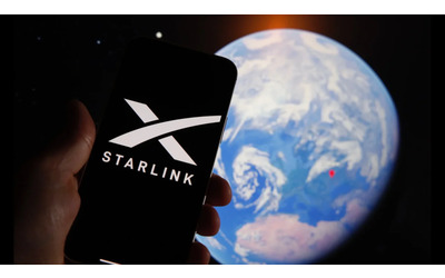 Elon Musk rivoluziona le videochiamate: i satelliti Starlink di Space X guidano le connessioni cellulari