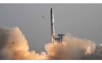 Il megarazzo Starship di SpaceX affronta nuove sfide durante l’ottavo test di volo