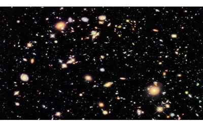 Il telescopio spaziale Webb ha individuato puntini rossi così brillanti da sfidare ogni spiegazione