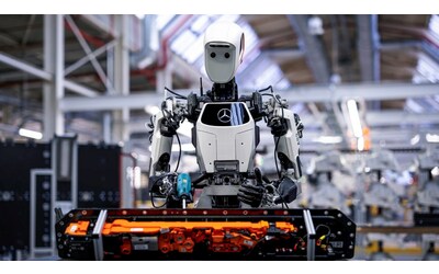 Intelligenza artificiale e robot umanoidi: la nuova era della produzione di Mercedes-Benz