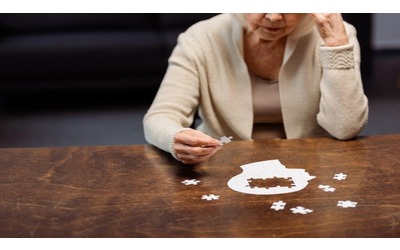 La ricerca internazionale mostra un fattore nascosto che accelera il declino cognitivo